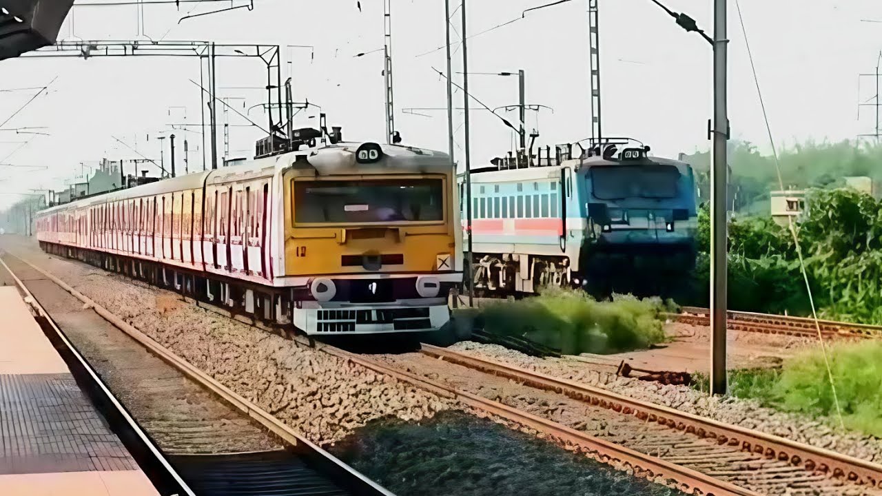 | Dwn Howrah-Barddhhaman local comes with Cargo Train | ডাউন হাওড়া-বর্ধমান লোকাল কর্ড |  মালগাড়ি |