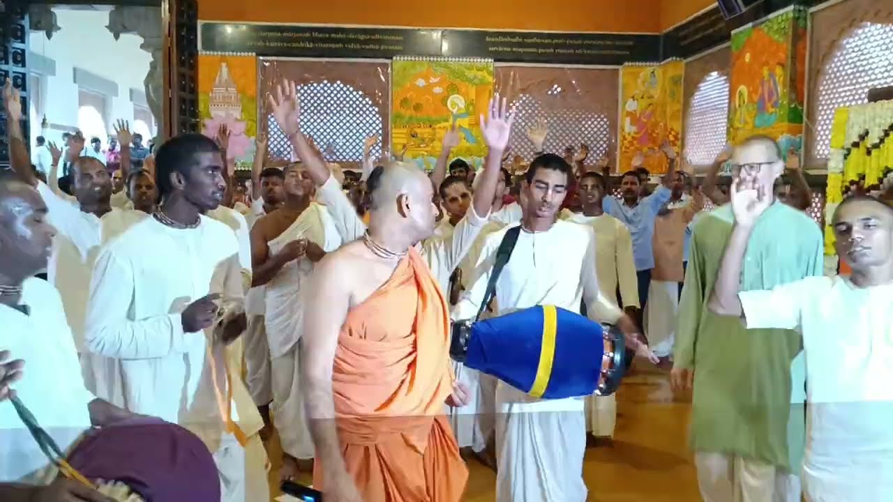 Hare Krishna Kirtan by Cittahari Prabhu during Sri Govardhan Puja Day @ISKCON Salem