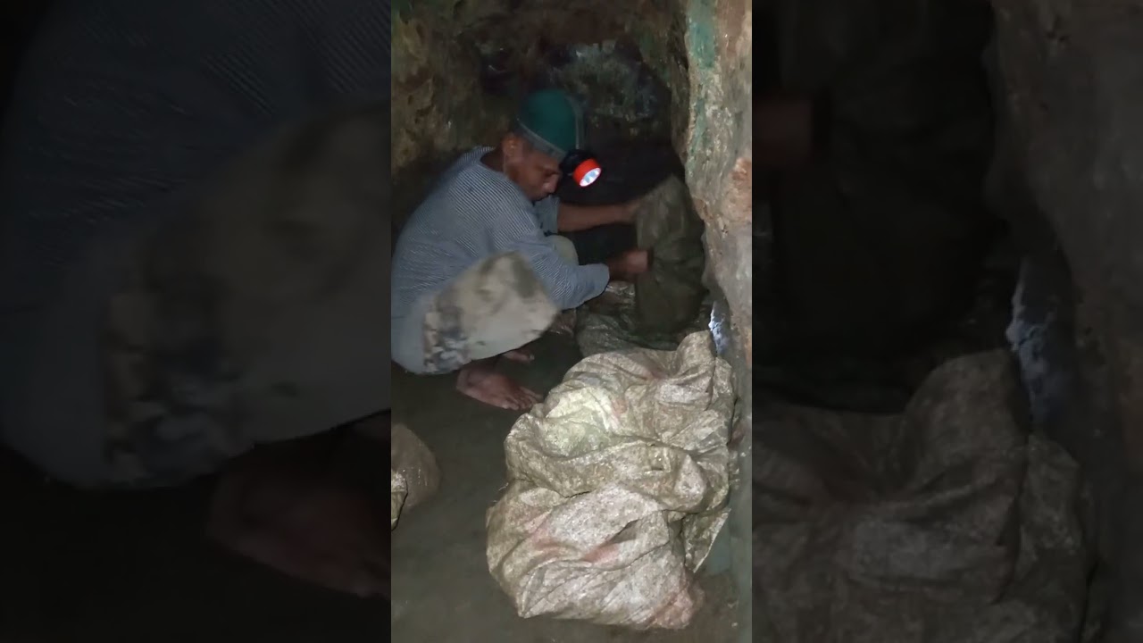 tambang batu bacan(jalan indonesia)