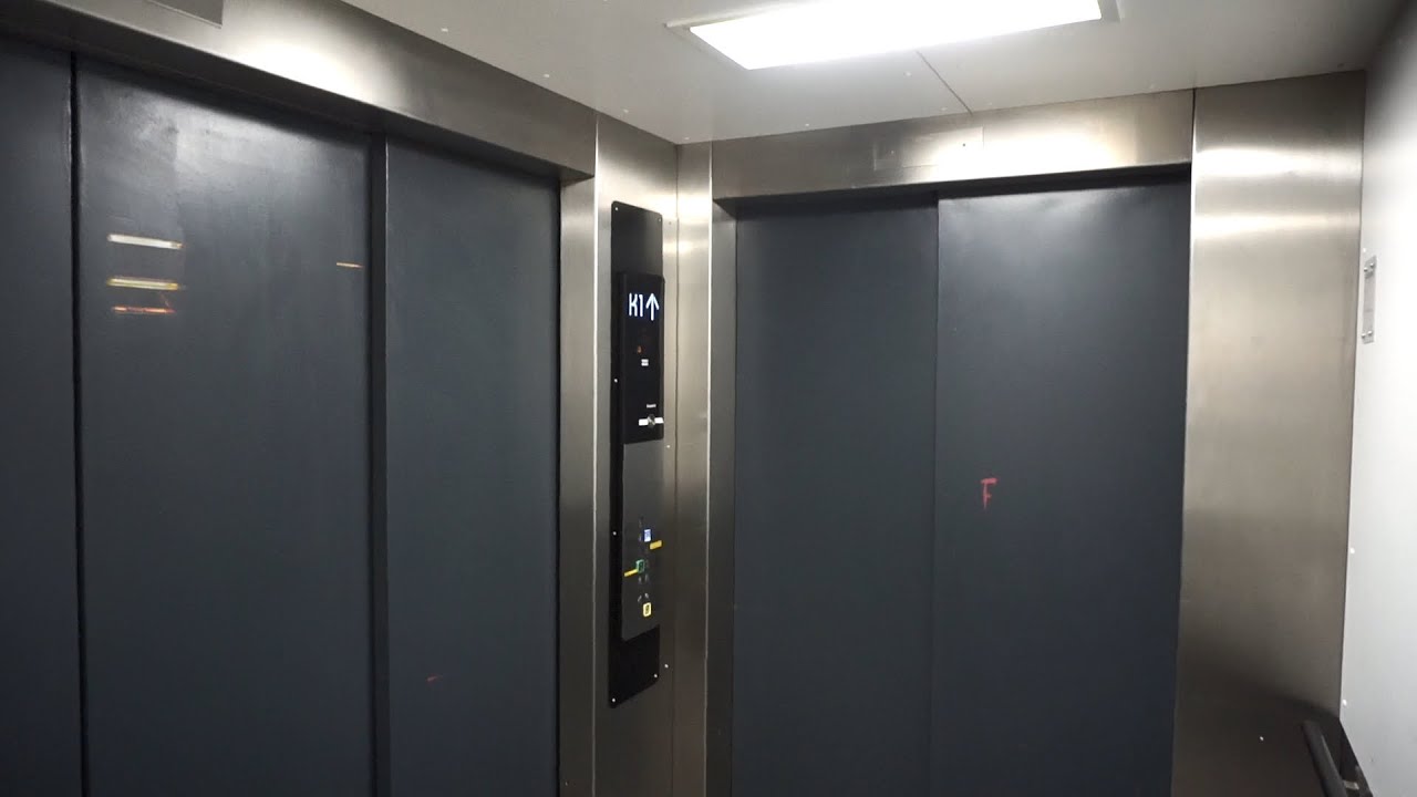 Special 1984 PD Elevator hydraulic elevator (2020 mod by KONE) @ Vendersgade 49, Fredericia, Denmark