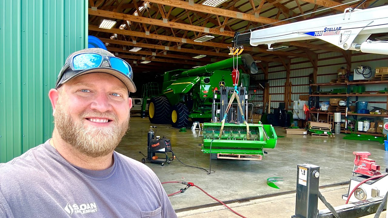 Повреждение измельчителя John Deere S780.