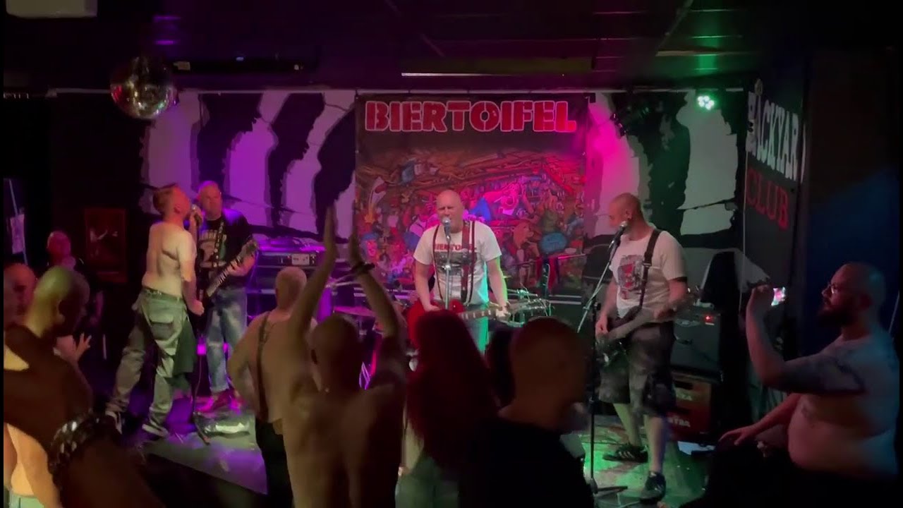 Biertoifel - Skinhead Mädchen (Official Video)