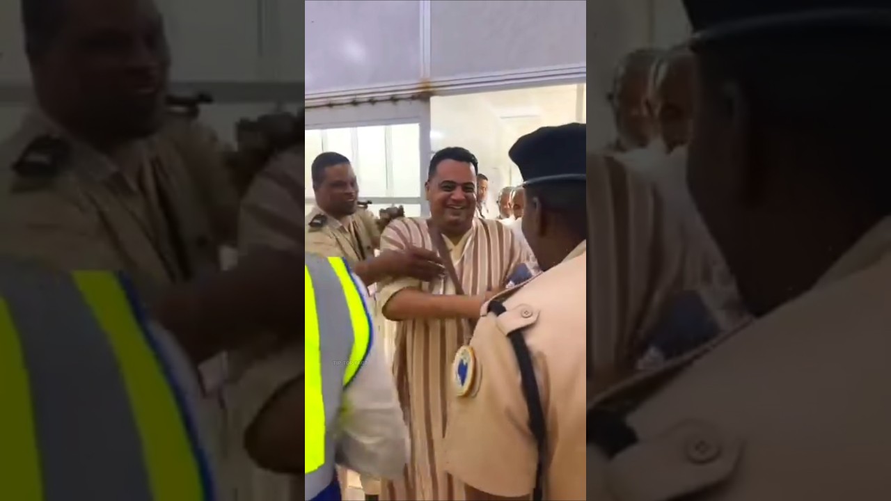 The flight did not take off without Aamir ( Miracle happened during Hajj )