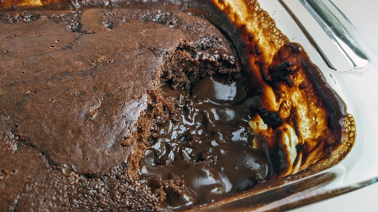Chocolate Fudge Pudding Cake 🍫 كيكة بودينج الشوكولاتة بالصوص الرهيب