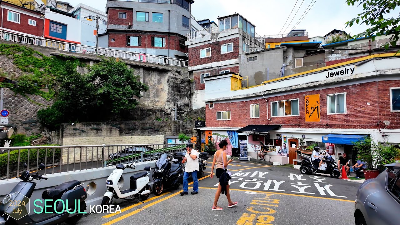 Walking from Dongdaemun to Ihwa Mural Village •[4k] Seoul, Korea
