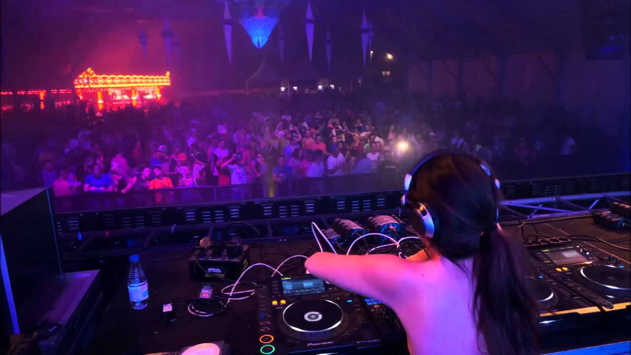 Daniela Haverbeck at Aquasella 2014 (Dj Set)
