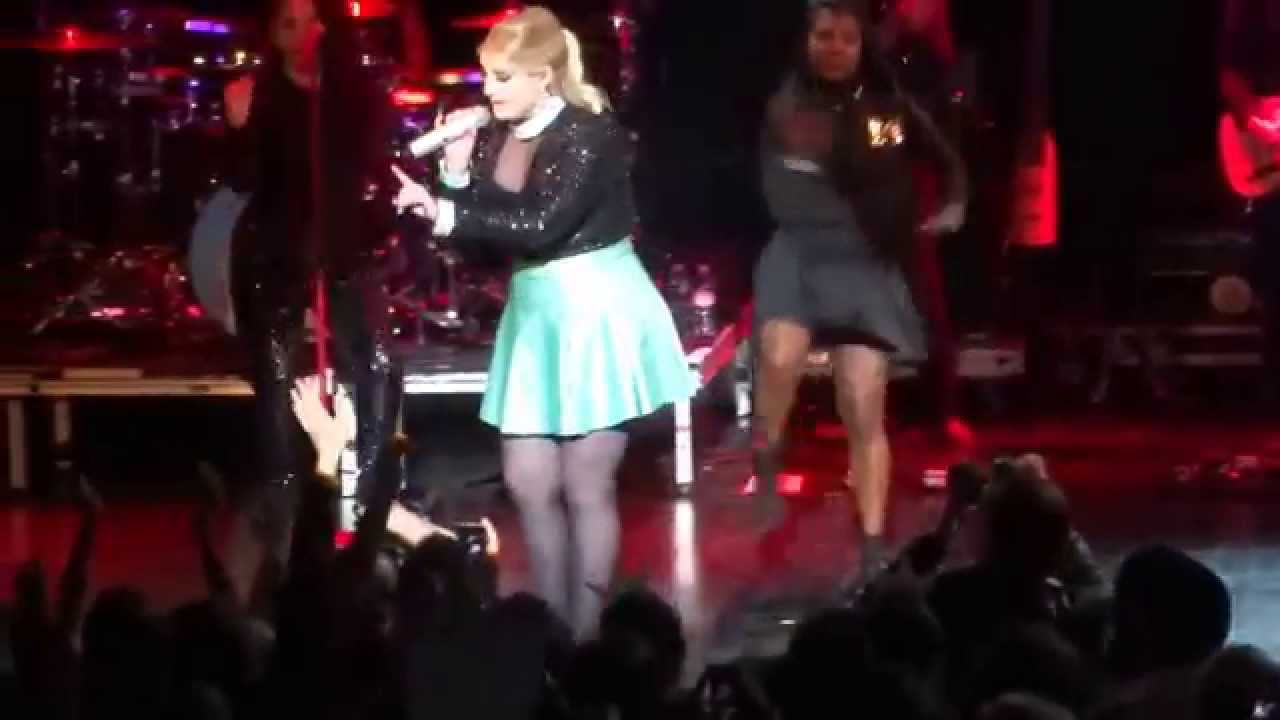 Meghan Trainor - Dear Future Husband / Mr Almost (Live Trianon Paris - 28/05/2015)