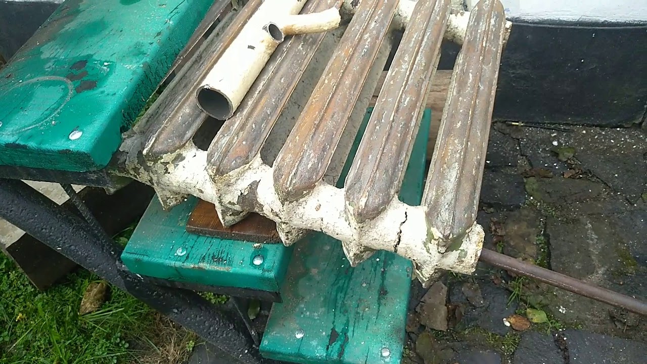 Розбираємо стару чавунну батарею