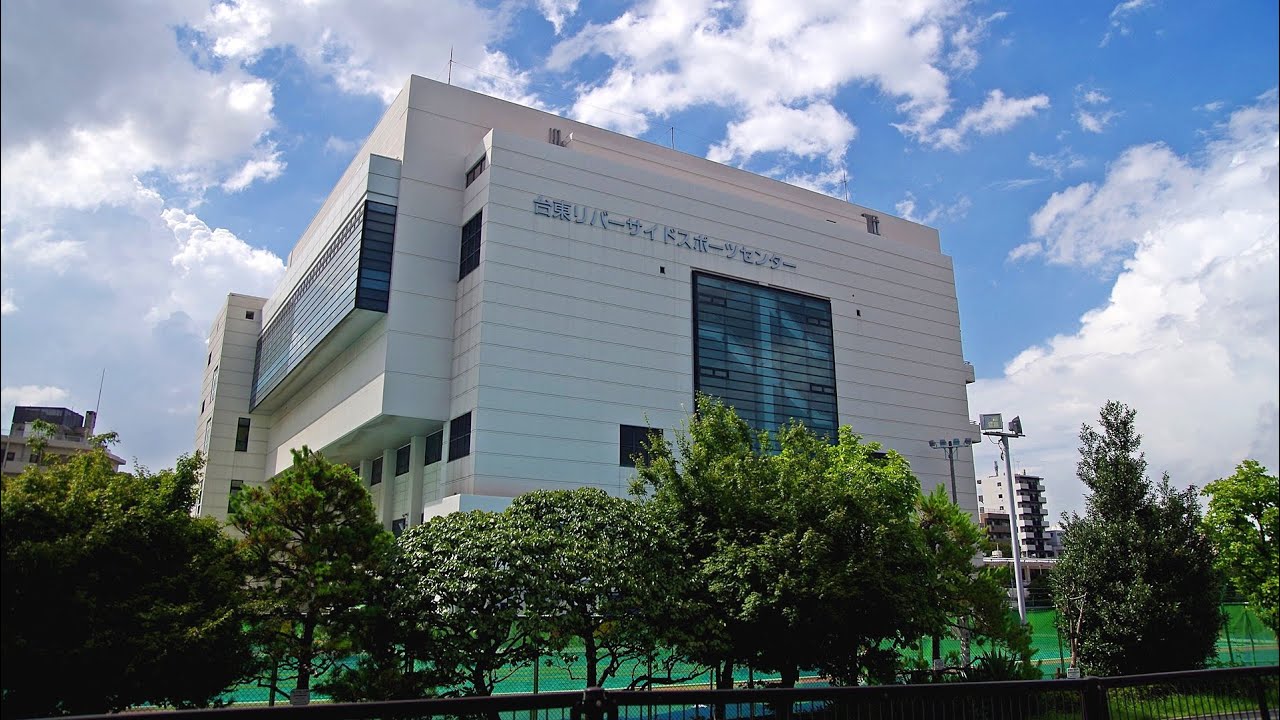 台東 リバーサイドスポーツセンター 屋外プール　東京スカイツリー　夏雲　入道　雲の流れ　青い空　2021 7.15　隅田公園　台東区　オリンピック　トライアスロン選手　　練習場