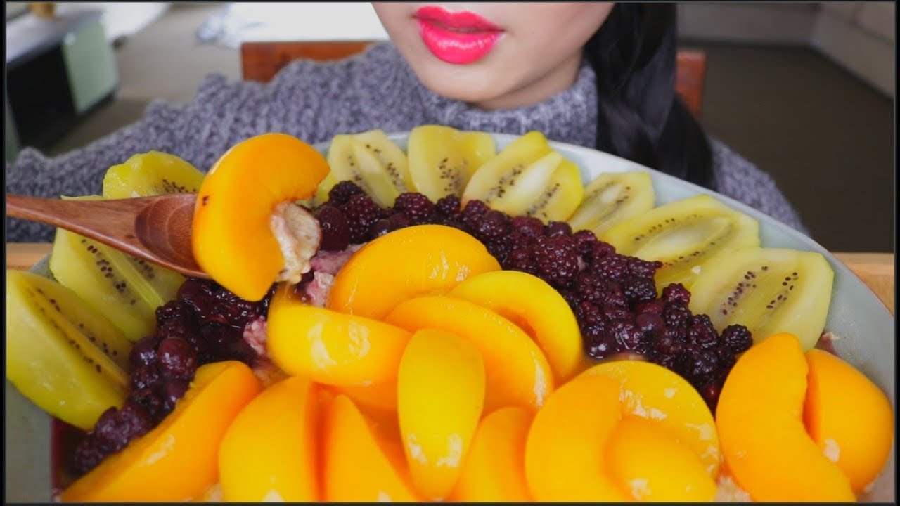 ASMR FRUITS OATMEAL PORRIDGE | PEACH BERRIES KIWI | SOFT EATING SOUNDS | NO TALKING