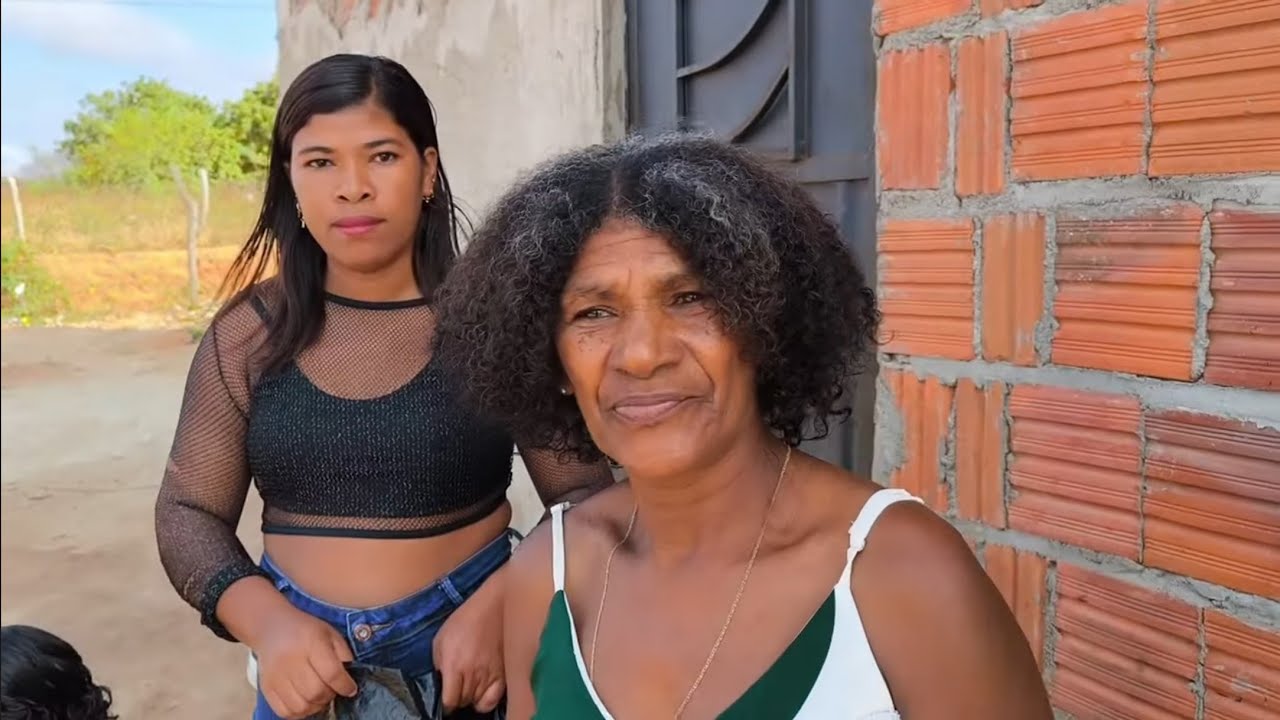 DONA KINOR FICOU SOZINHA JULINHA VIAJOU COM A FAMÍLIA EM BUSCA DE EMPREGO.