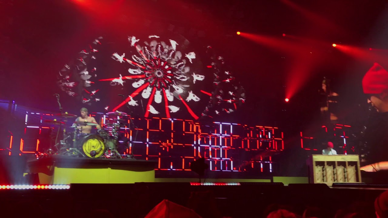 twenty one pilots - Holding On to You (Live in Oakland)