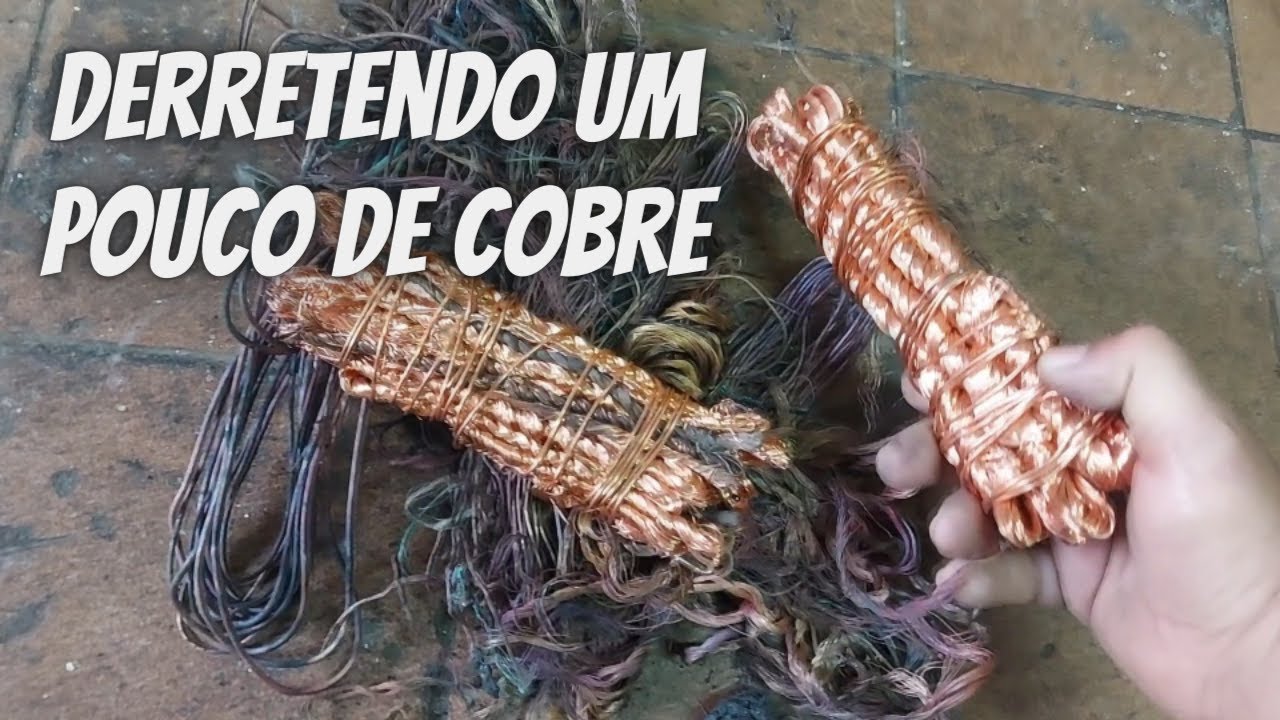 Derretendo cobre no forno caseiro fabricando uma barra redonda tarugo de cobre para usinar