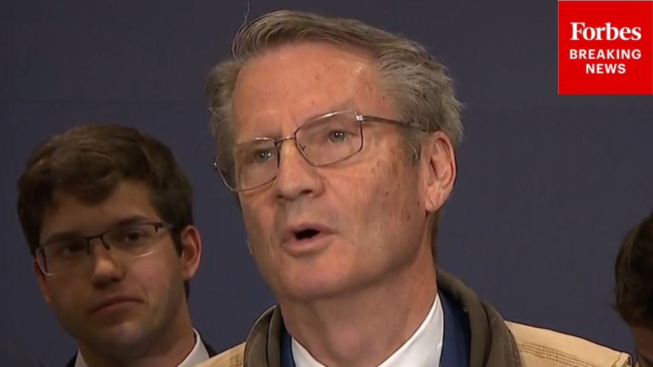 BREAKING NEWS: Tim Burchett Fields Questions From Reporters Following Iran Brief