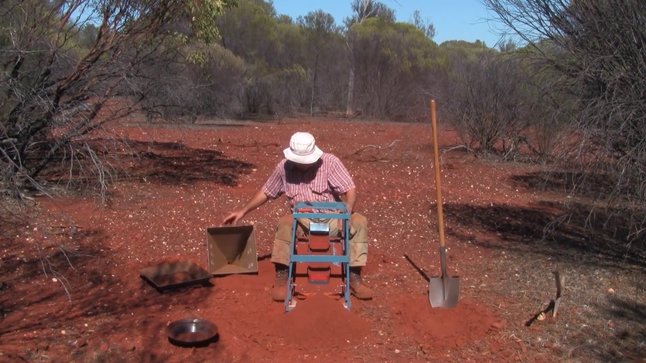 PROSPECTING FOR GOLD BY LOAMING IN WESTERN AUSTRALIA