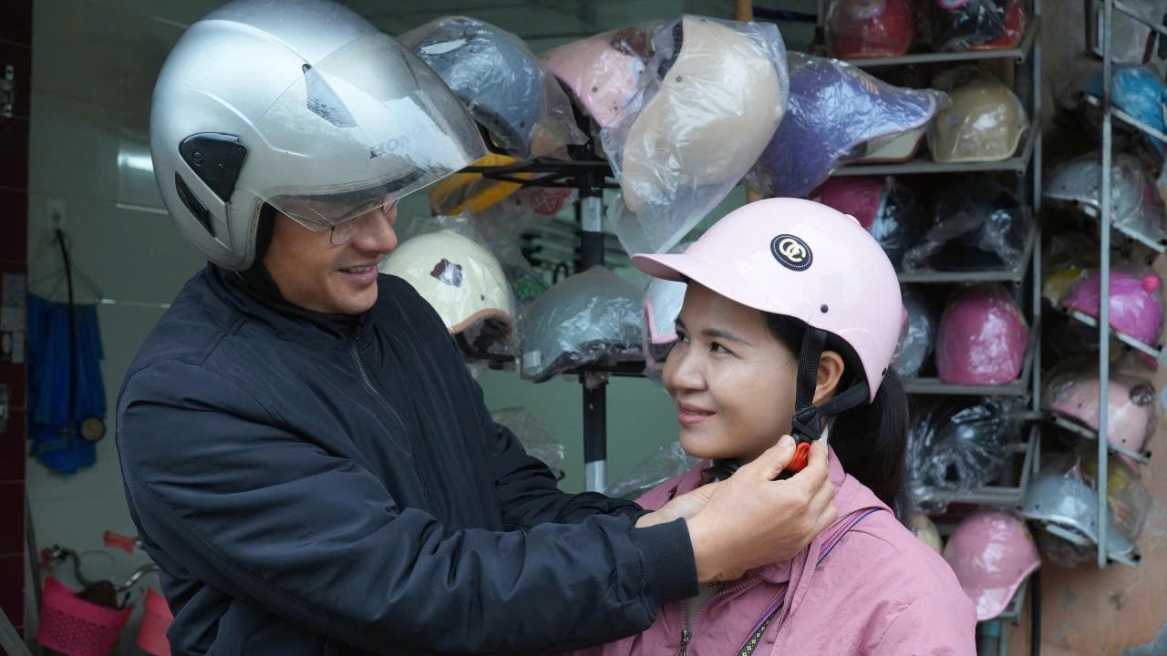 Even Toan's small gestures towards Tu Diem were enough to make her feel warm...