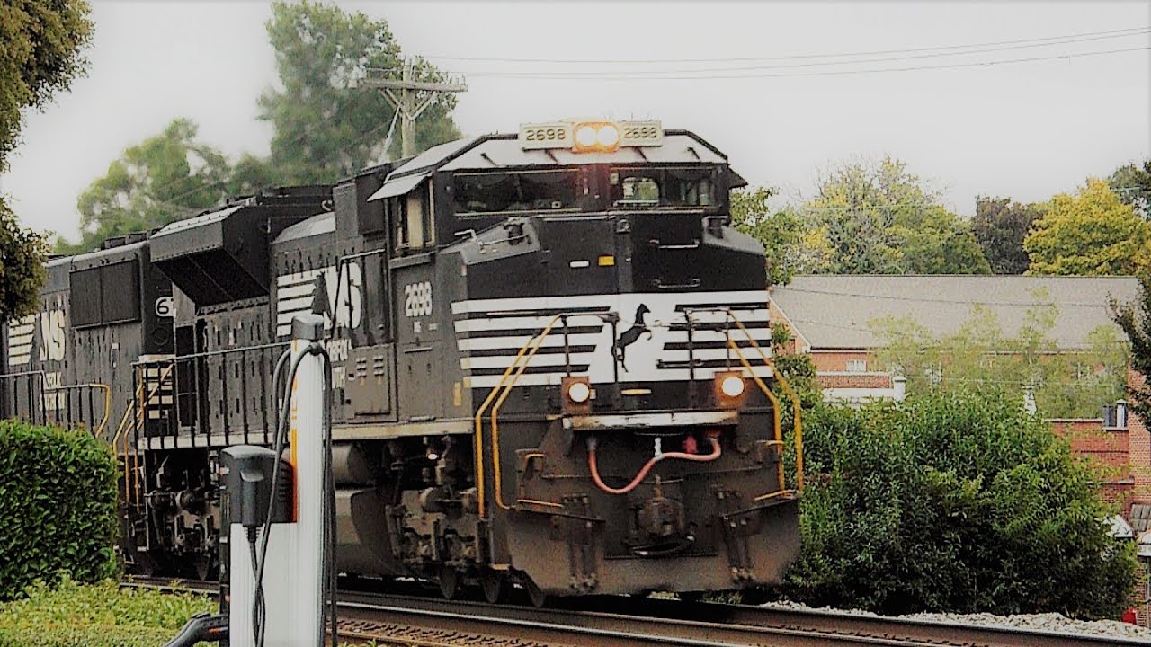 *Killer Horn* (NS SD70M-2 2698/Ex Conrail SD60M 6766) Leads a fast moving NS 195 Thru Tville