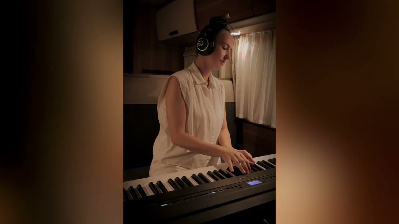 «El consuelo es quedarse dormido bajo una lluvia intensa cuando estás solo» n.º 1 · Yuh Baek