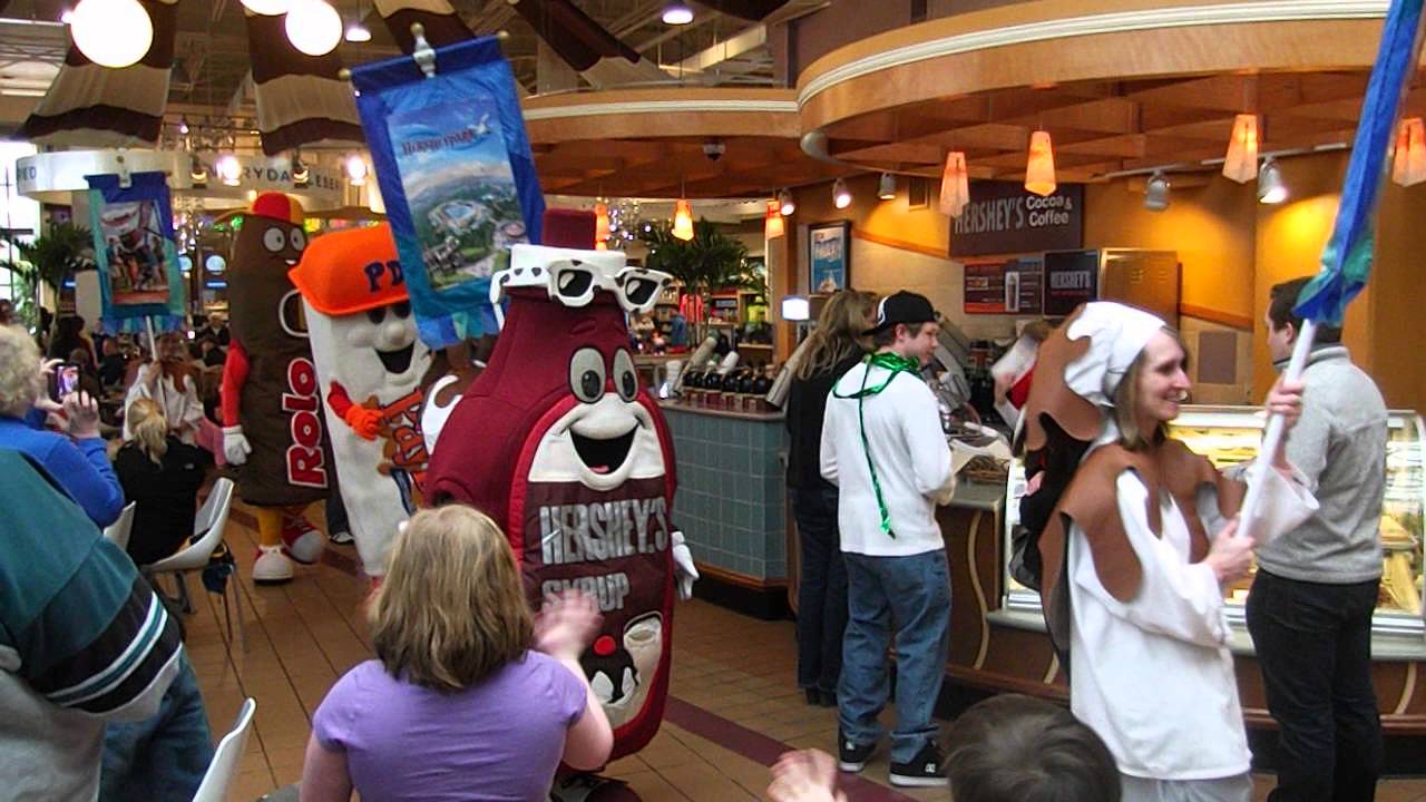 Hershey character Parade