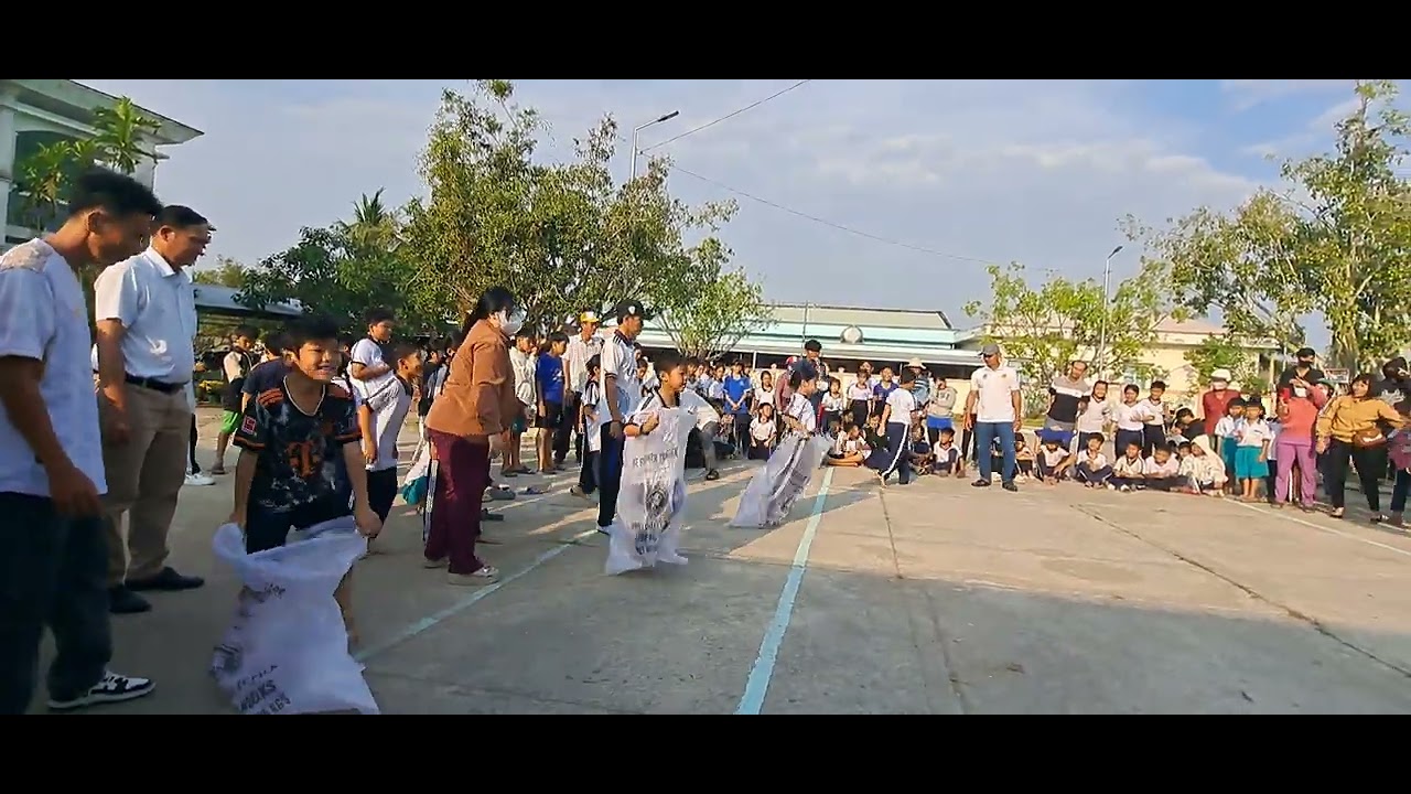 Tổ chức cho học sinh vui chơi Mừng Đảng mừng Xuân 2026 của Trường Tiểu học Thạnh Yên A 1.