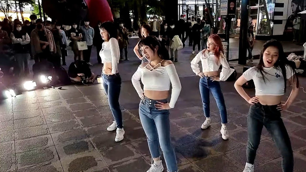 FRIDAY. CHILLICHEEK, ADORABLE GIRLS. PRESENTING BEAUTIFUL ATTRACTIVE BUSKING ON SINCHON STREET.