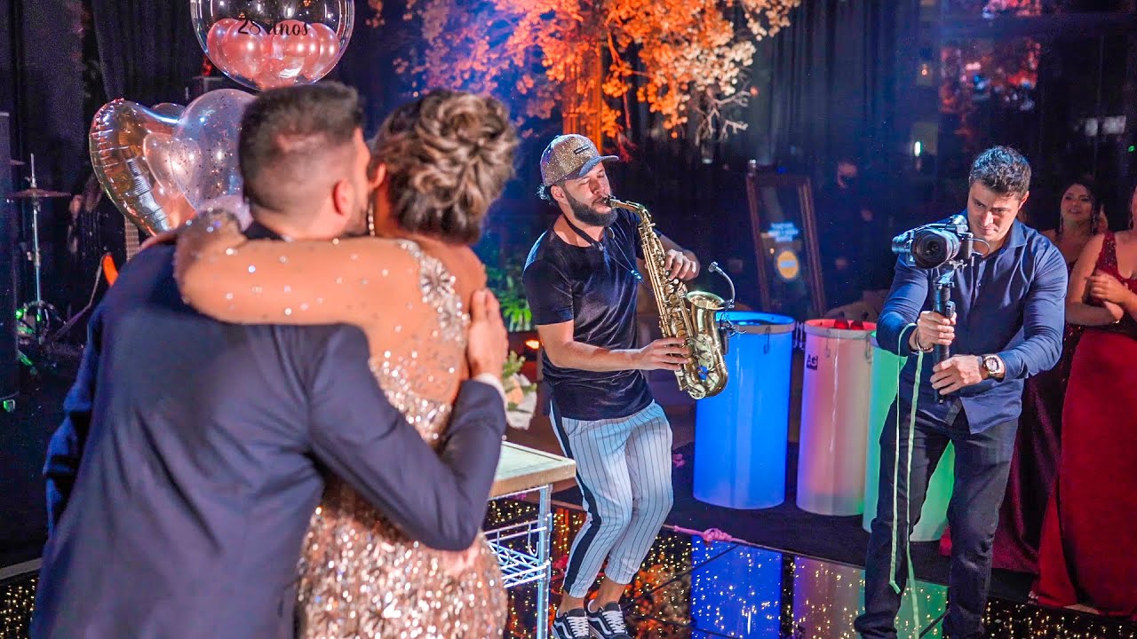 A NOIVA NÃO ACREDITOU QUANDO RECEBEU ESSA SURPRESA (SAX + DJ + TAMBORES DE LED + BAZOOKA DE CO2)