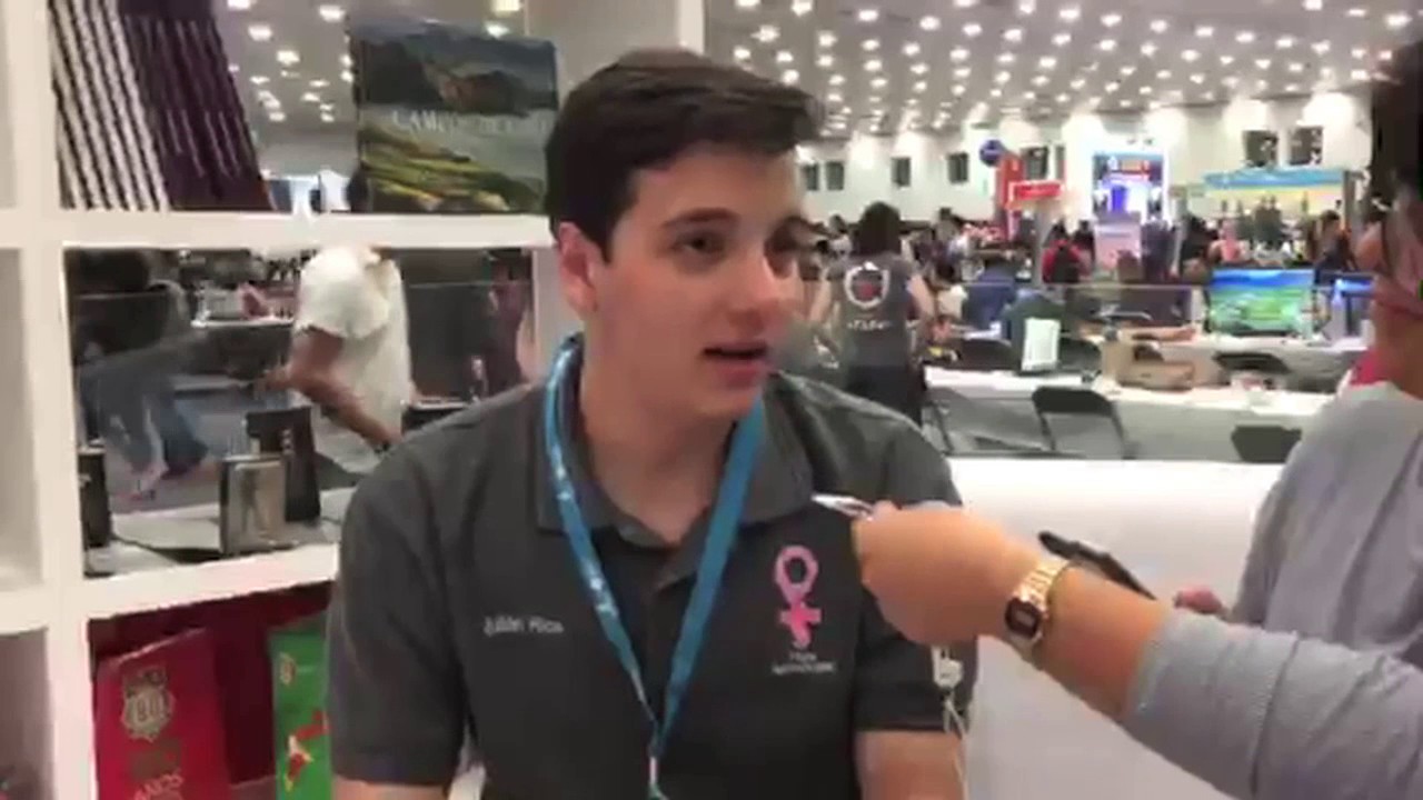 Interrogatorio Milenio: Julian Rios, creador de Eva, brassiere capaz de detectar el c&aacute;ncer.