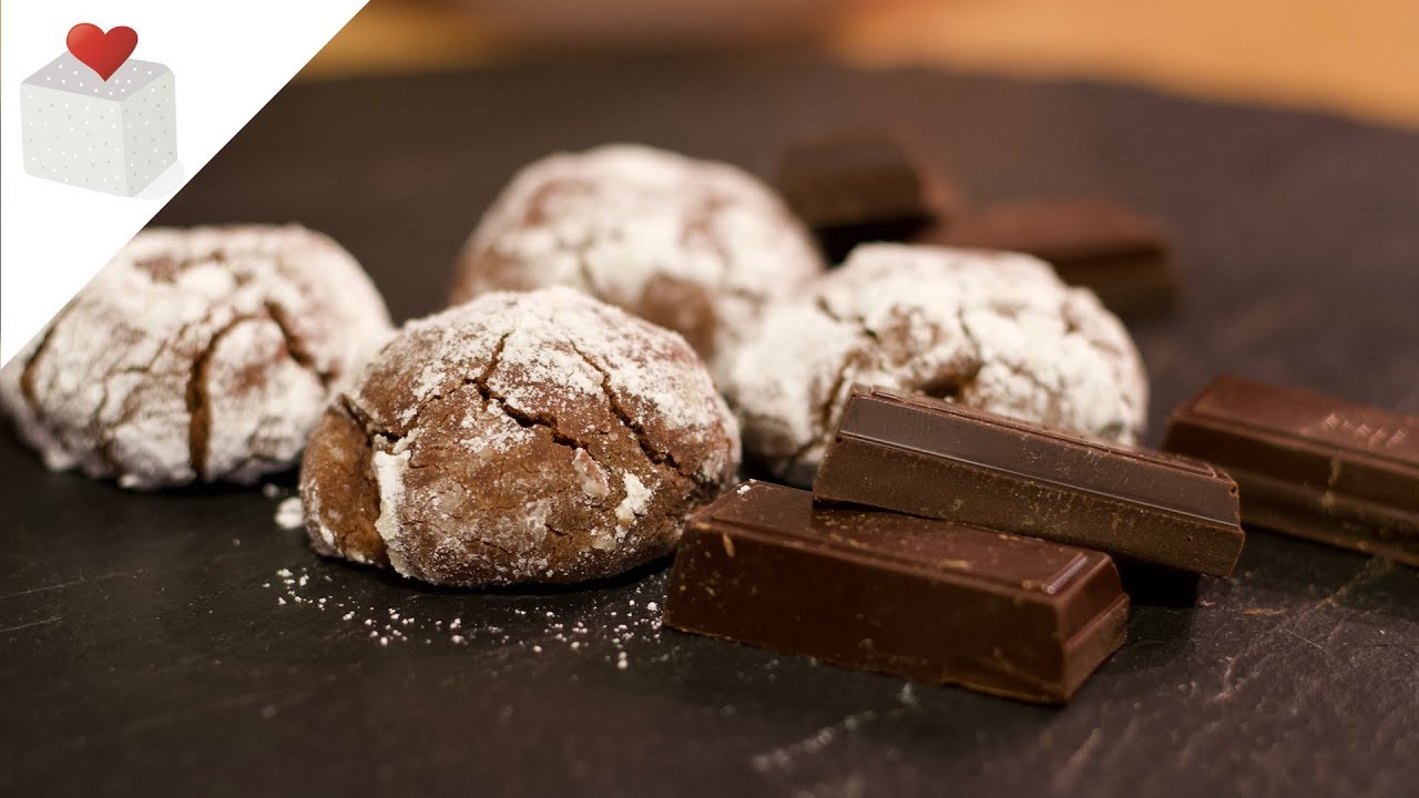 Cómo hacer deliciosas galletas craqueladas de chocolate | Recetas Azúcar con Amor