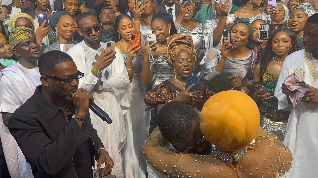ADEKUNLE GOLD PERFORMS AT SAMMIAT AD ABDUL WAHAB AWA-IBRAHEEM’S WEDDING