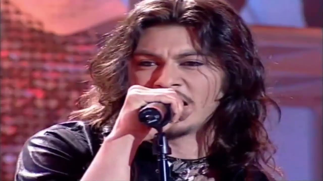 Barış Akarsu - Yollarda Bulurum Seni (Canlı Performans)