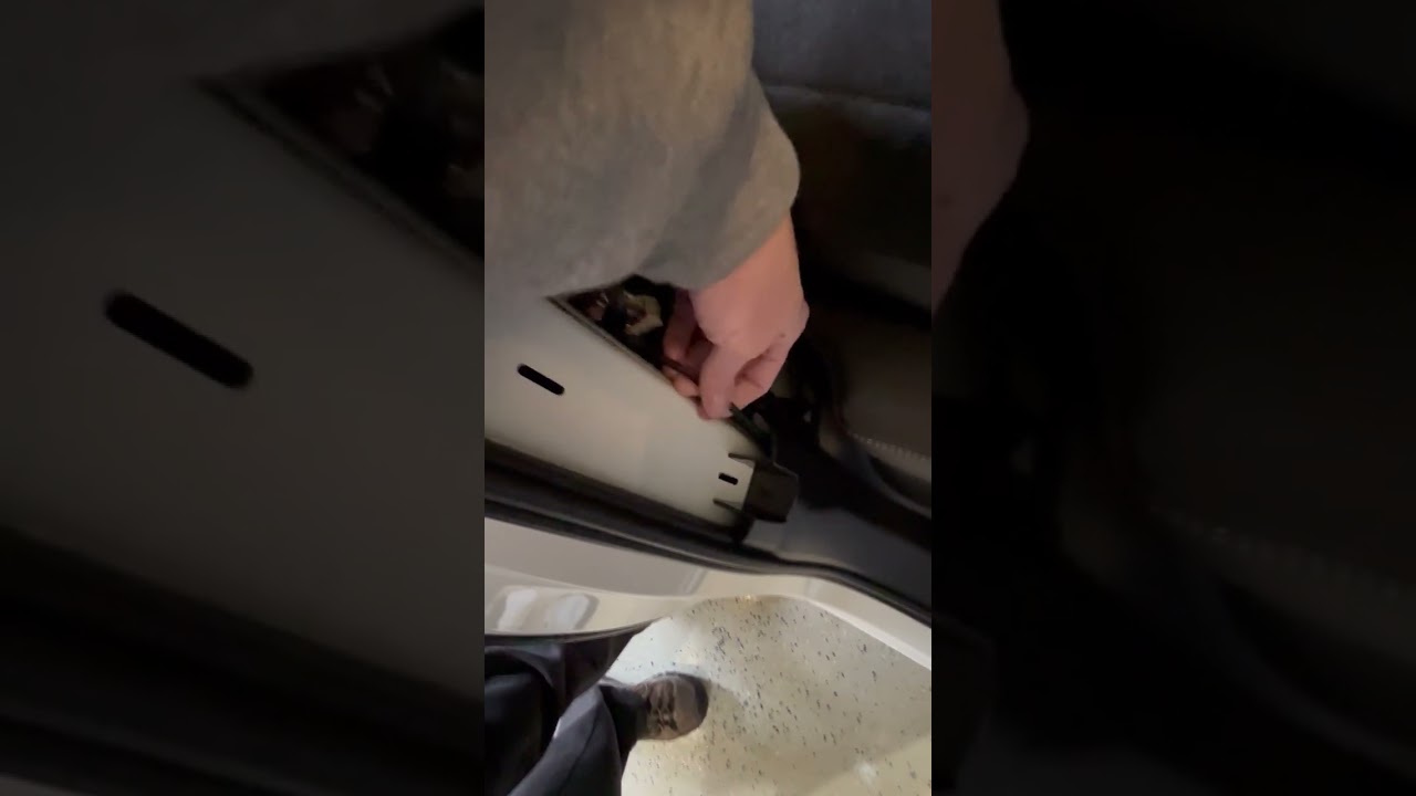 Dash cam install on 2023 XC60 Recharge