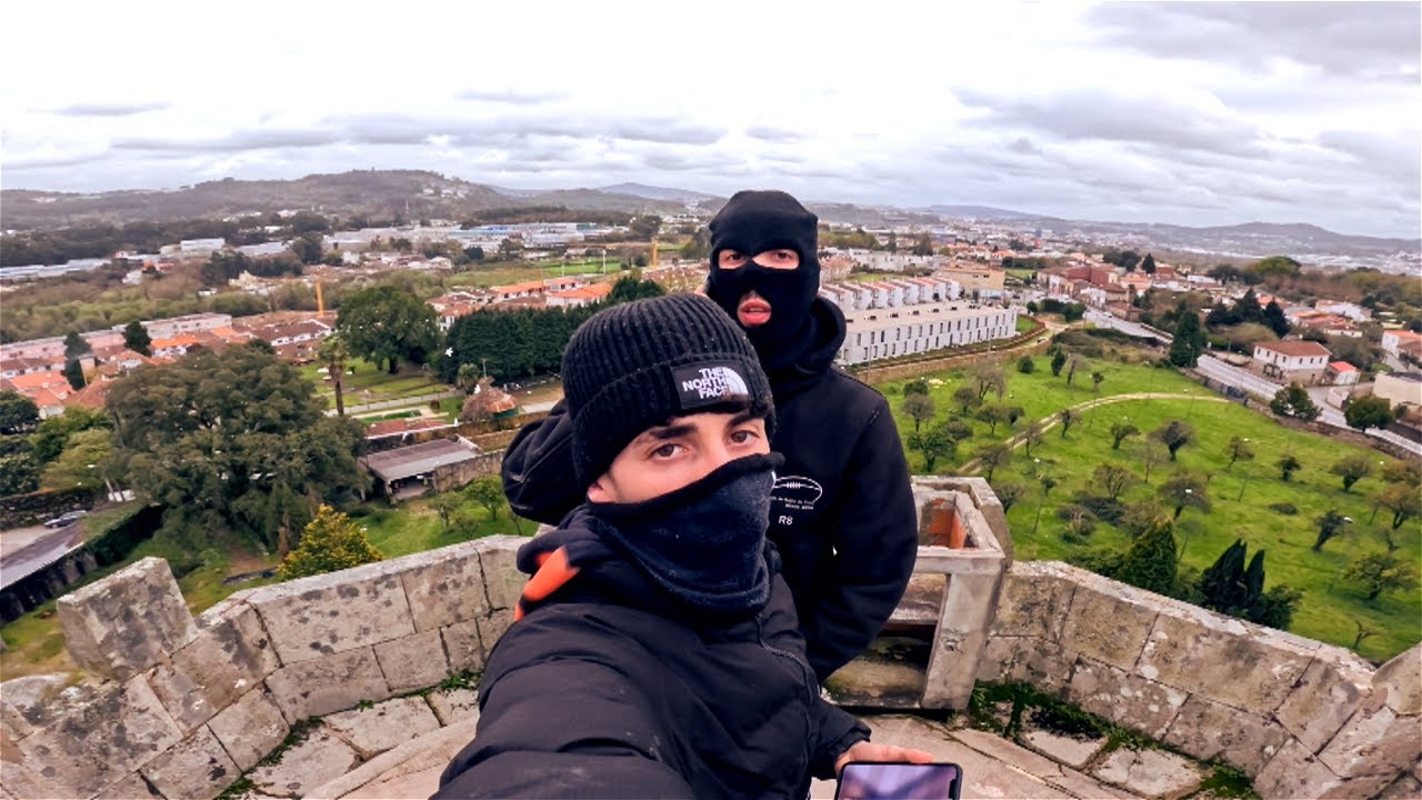 URBEX - EXPLORING THE CASTLE TO THE ROOF