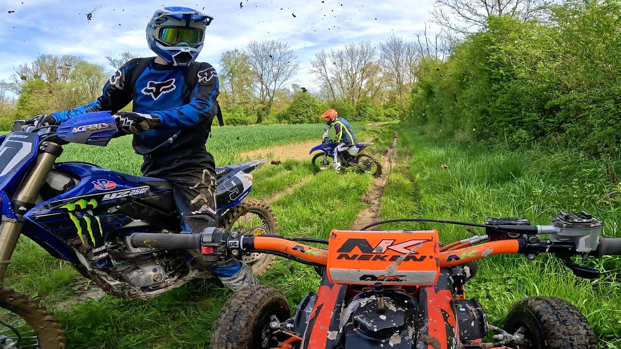 IL NE FAIT QUE TOMBER EN MOTO..😅