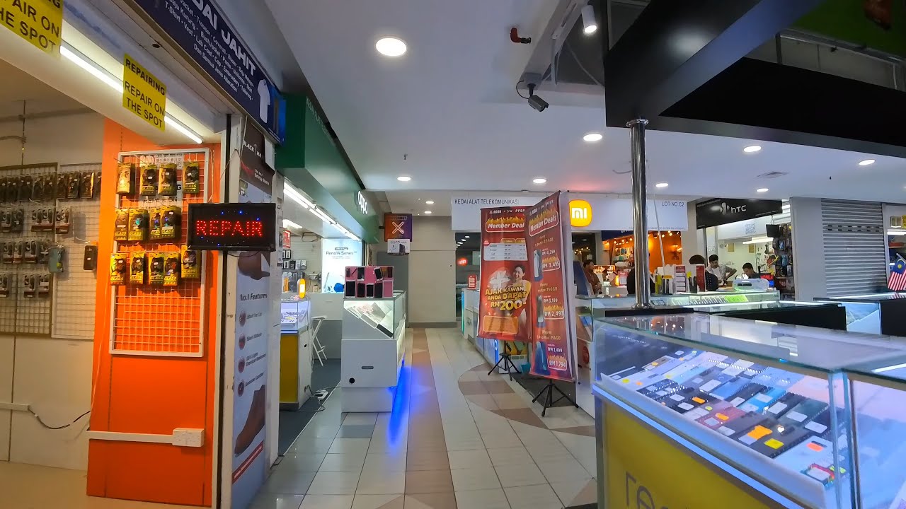 [4K] A Walk Through Pertama Complex, Kuala Lumpur’s Vintage Shopping Gem