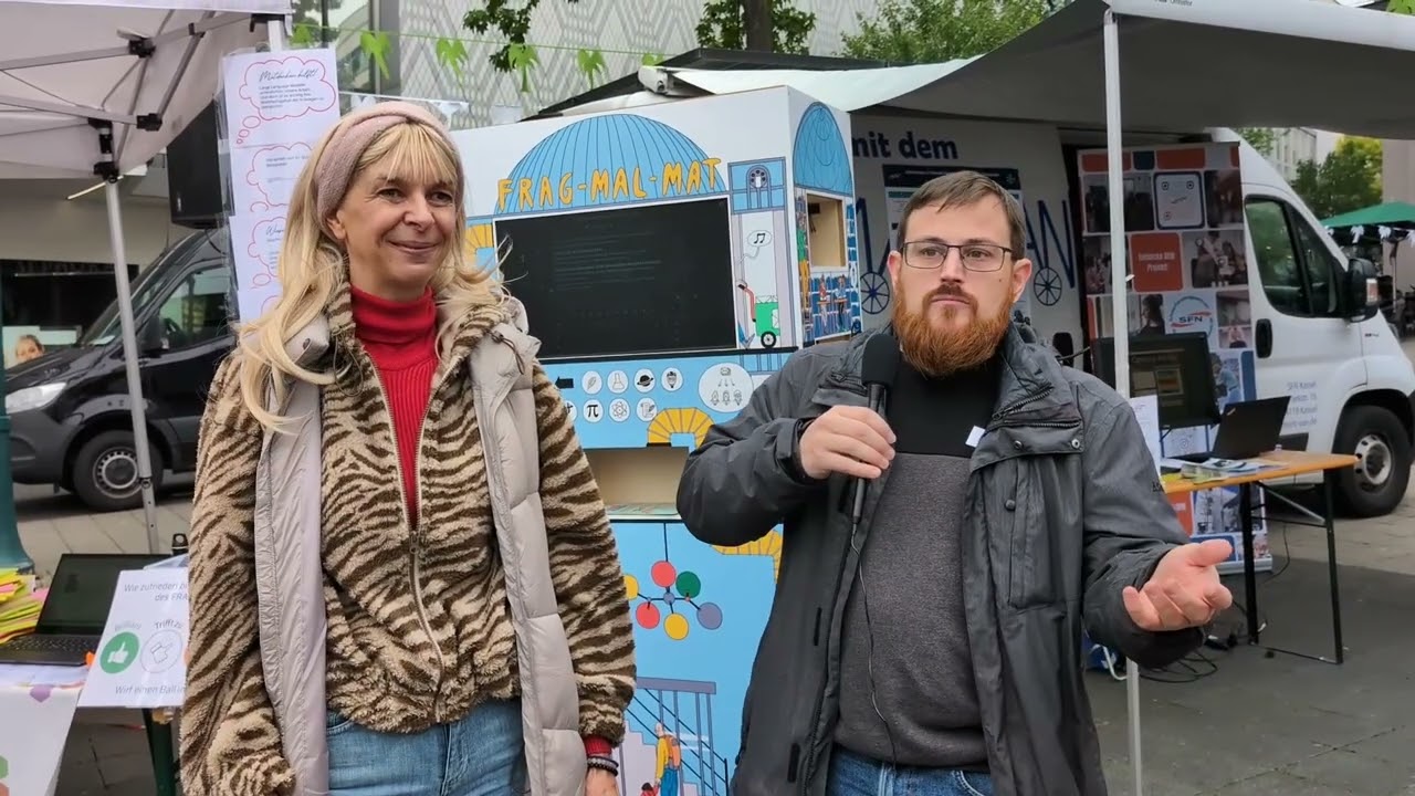 Künstliche Intelligenz live erleben: Interaktive KI-Tour begeistert Kassel am Opernplatz