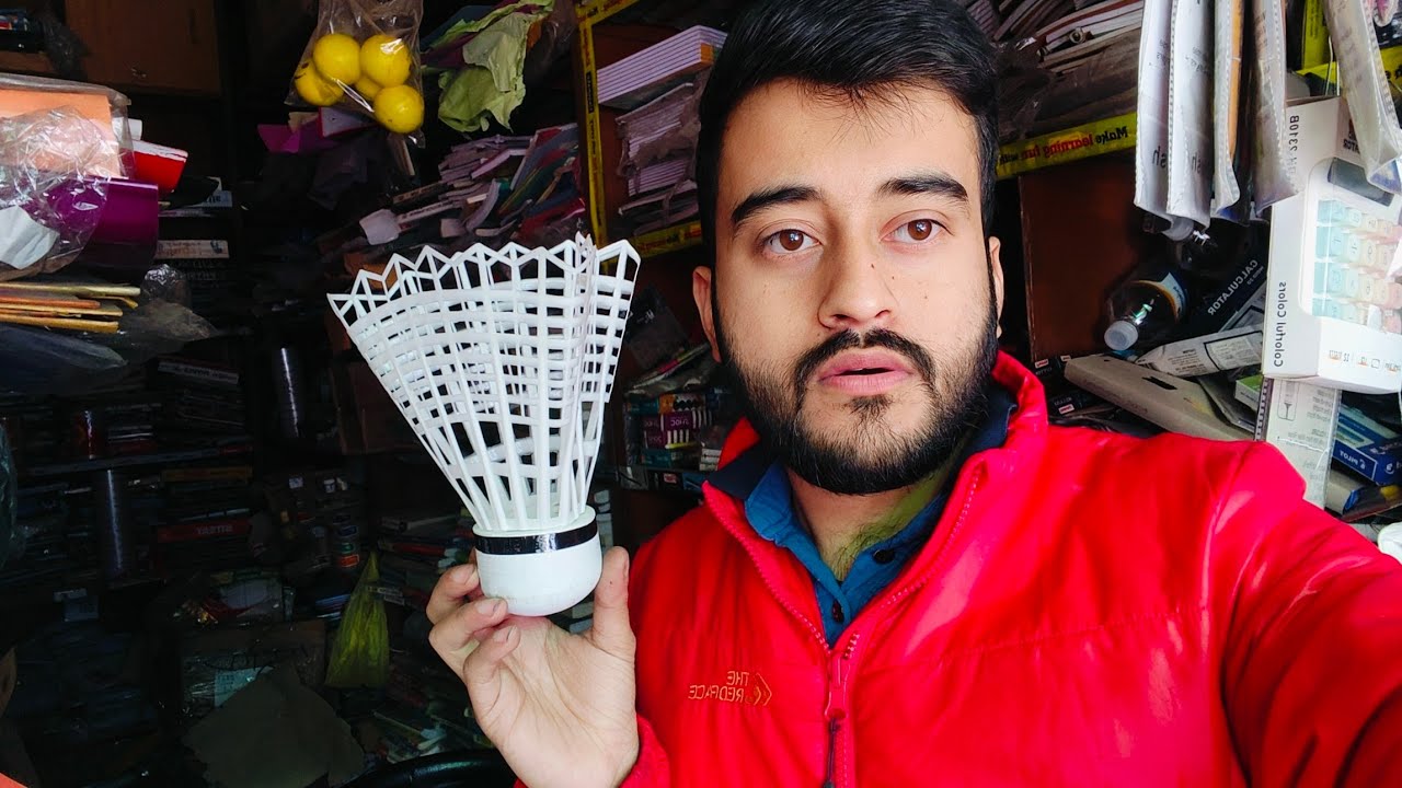 Mai leke aaya itni badi shuttlecock 🏸 😯
