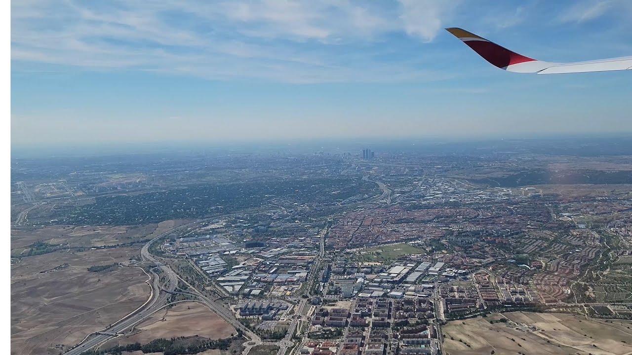 Despegue y Aterrizaje Vista Aérea Madrid España UHD - 4K