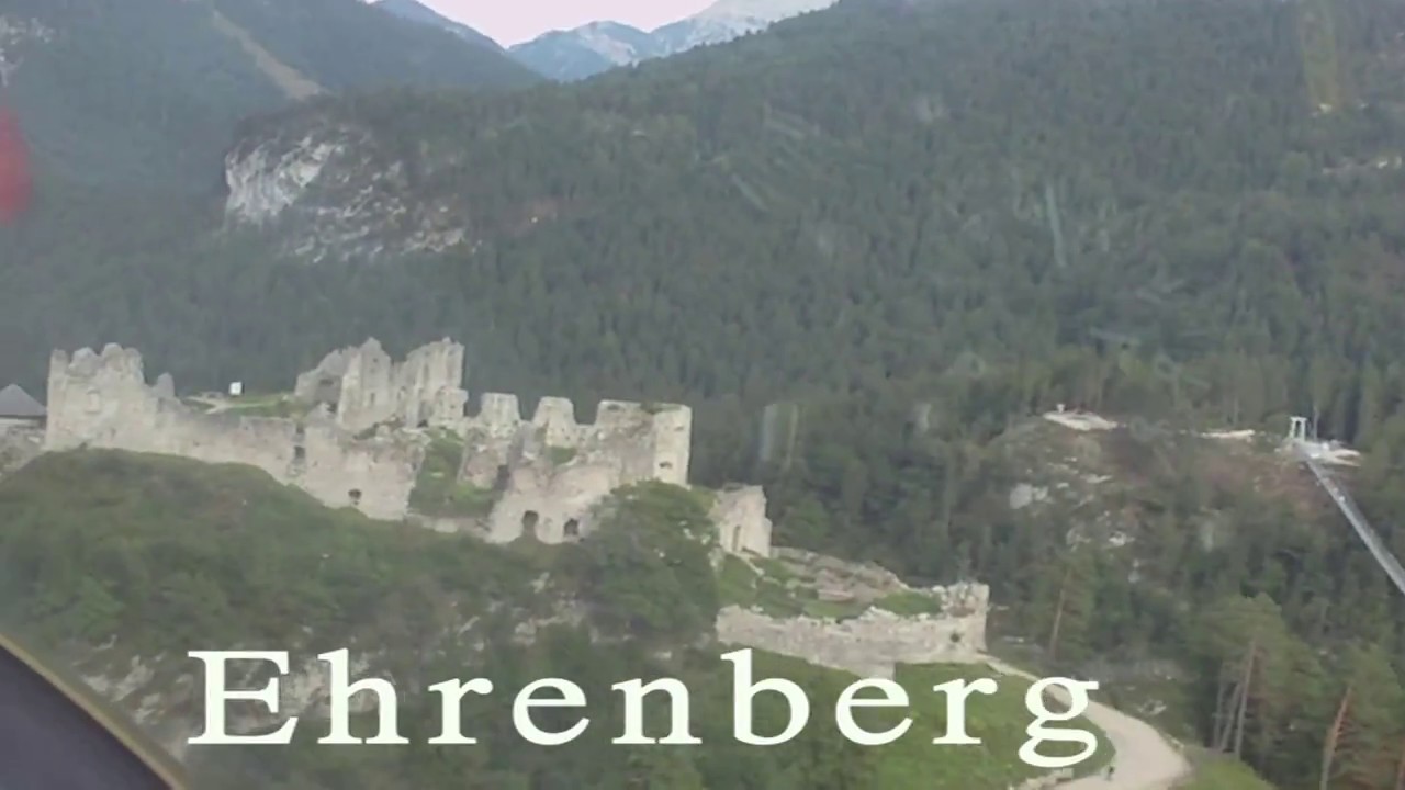 Burg Ehrenberg und Schlosskopf vom Segelflieger aus gefilmt.