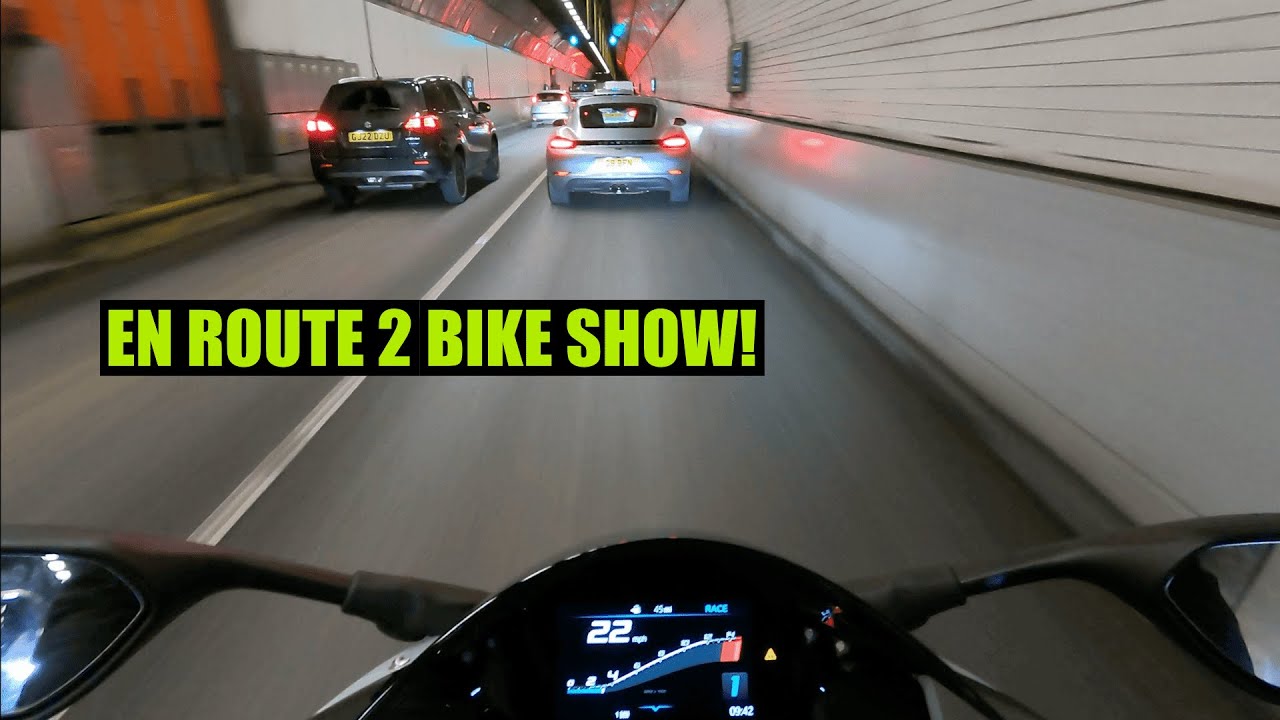Riding S1000RR with my Naked Bike!