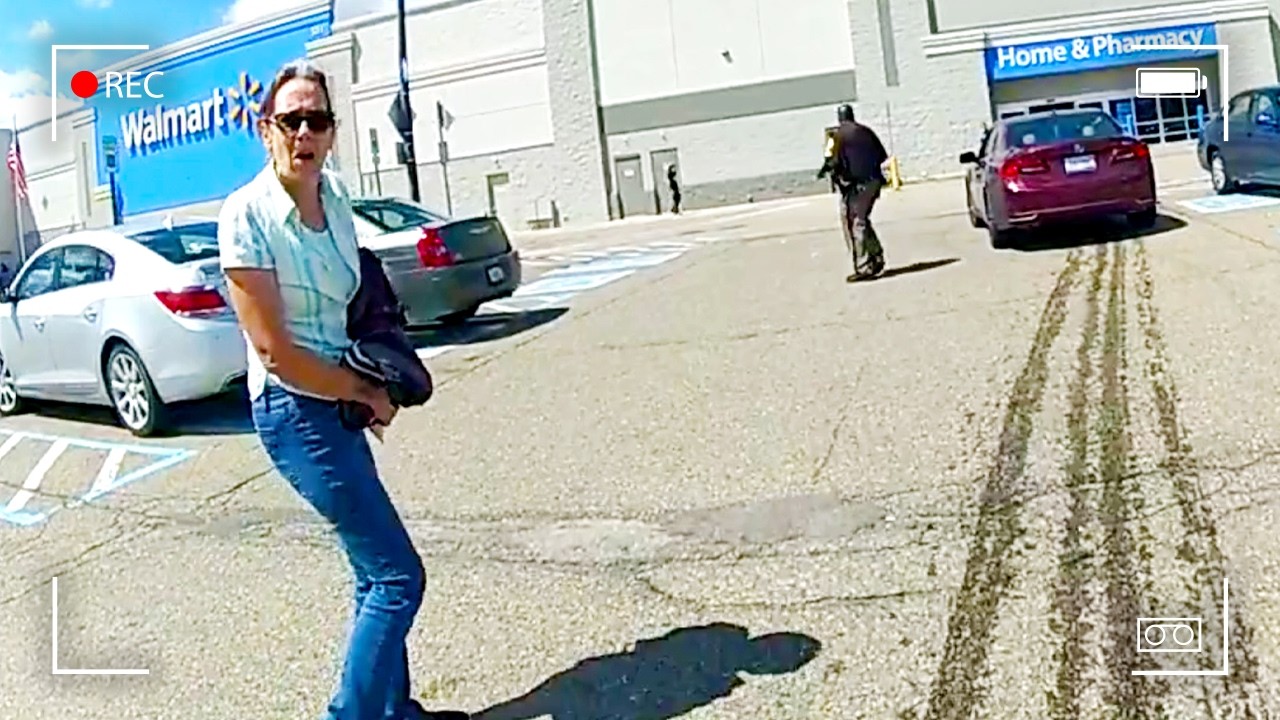 Покупатели выслеживают убийцу из Walmart после того, как он сбил женщину