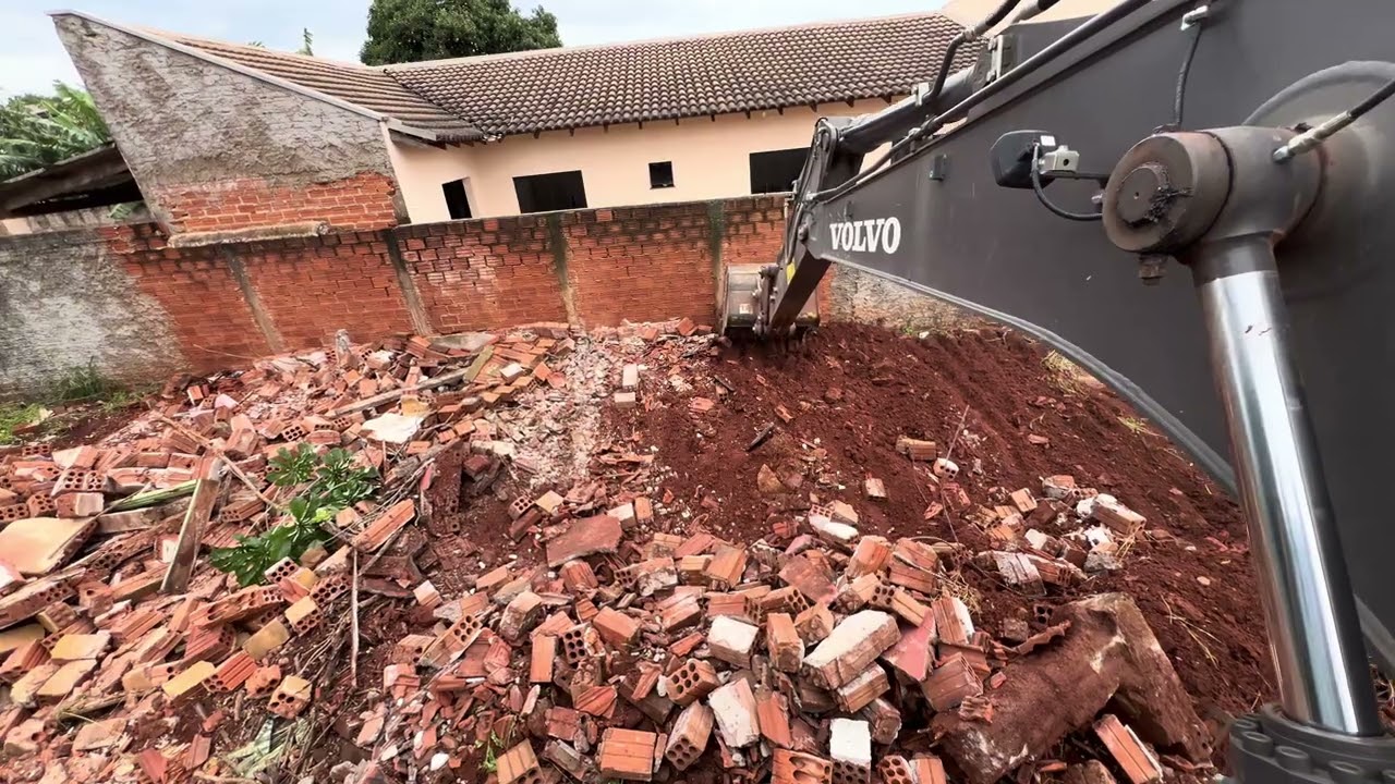 DESTRUINDO CASA NA CIDADE 🏙️ Escavadeira hidráulica