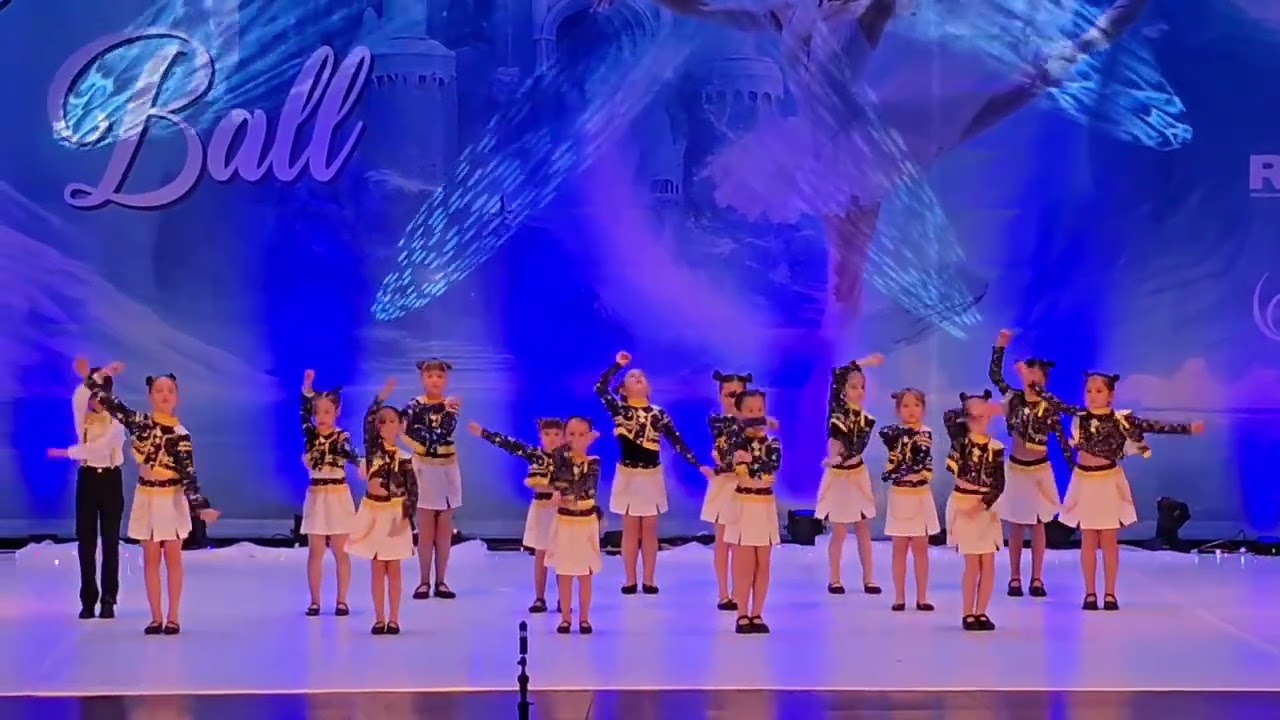 Winter Grand Ball 2025 – The Golden Crew (4–6 ani) – Locul I 🏆❄️