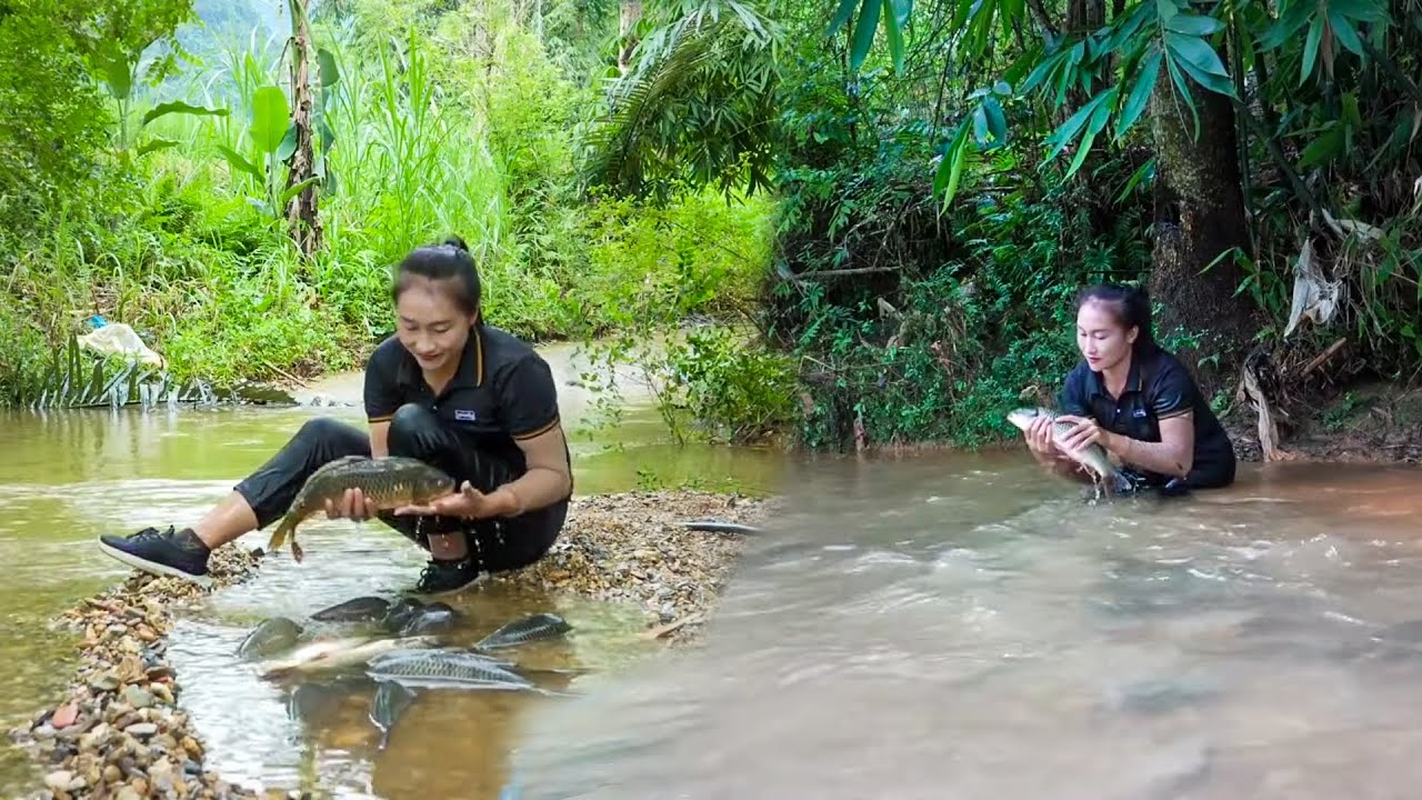 River Fish Cooking | Giant River Fish Grilled In Bamboo Tubes With Full Seasoning