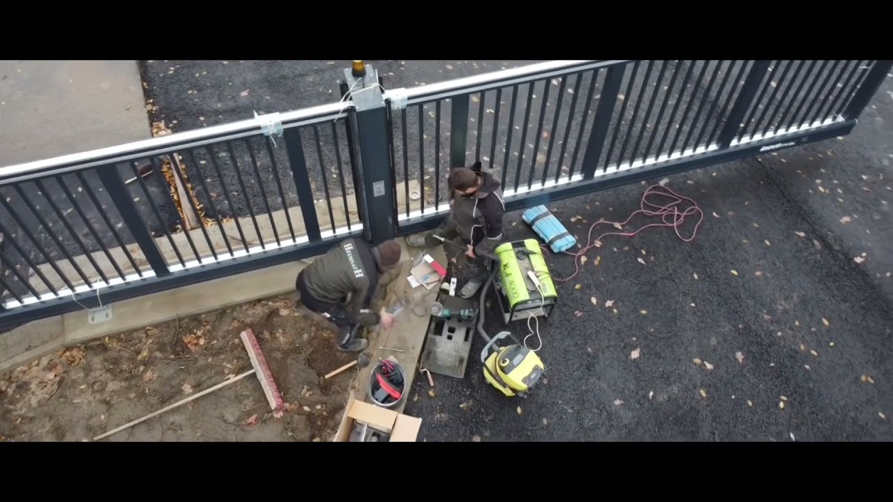 Montage Schiebetor von INOVA by Berlemann