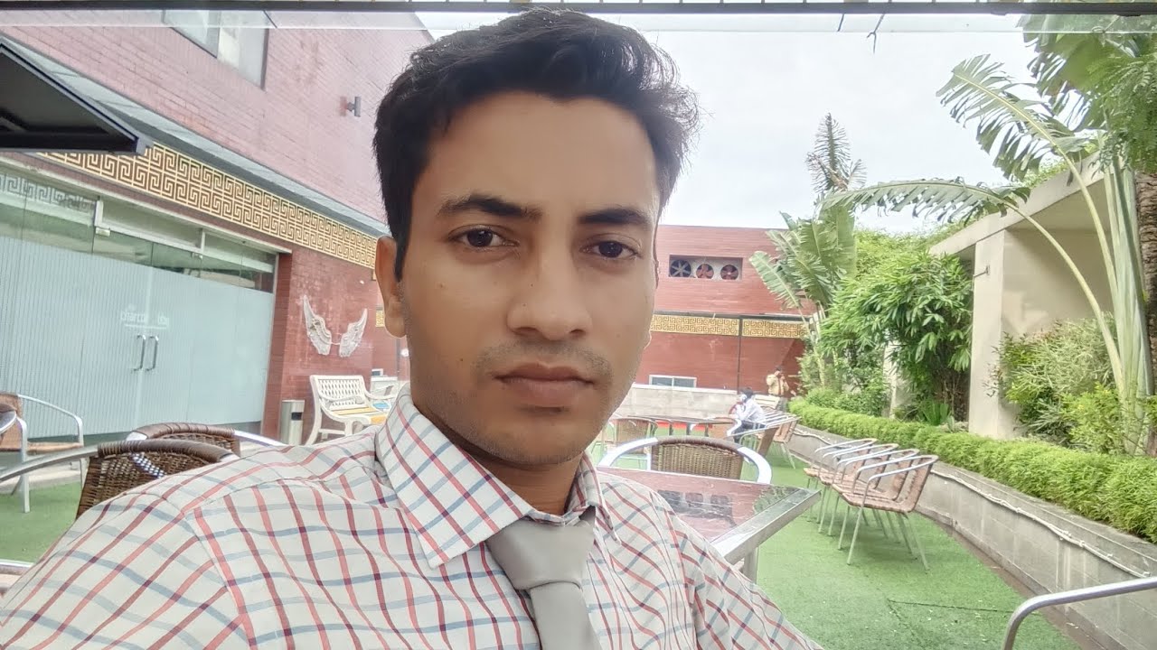 ঔষধ কোম্পানির চাকরি করবেন নাকি বিদেশ যাবেন।