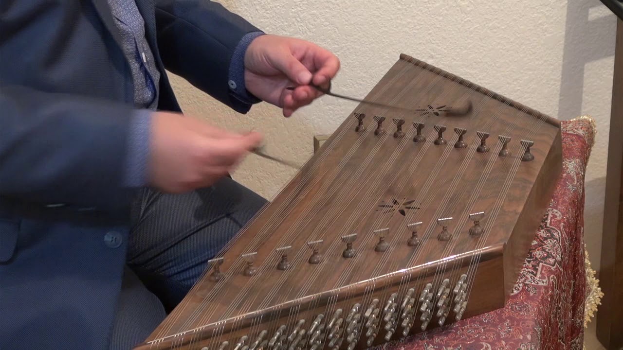 Shahab Mena   نواختن قطعا تی کوتاه با سنتور از حبیب سماعی. اجرا: شهاب منا