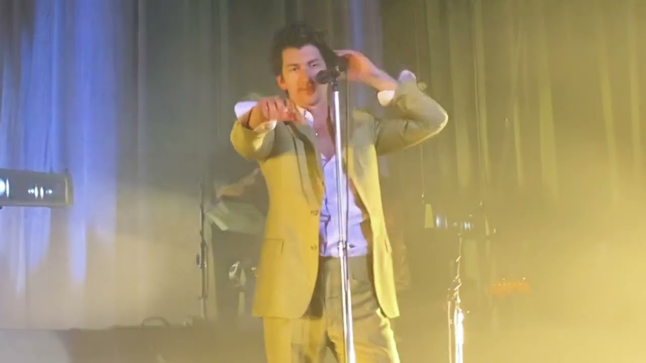 Arctic Monkeys - Fireside [Live at Zorlu PSM, İstanbul, Türkiye - 09-08-2022]