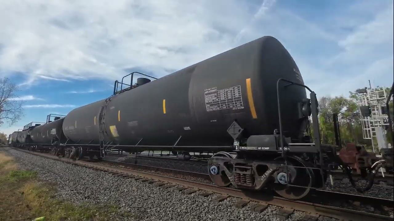 CSX Mixed Freight Blows thru Berea, Ohio. Super Close Trackside Video. 