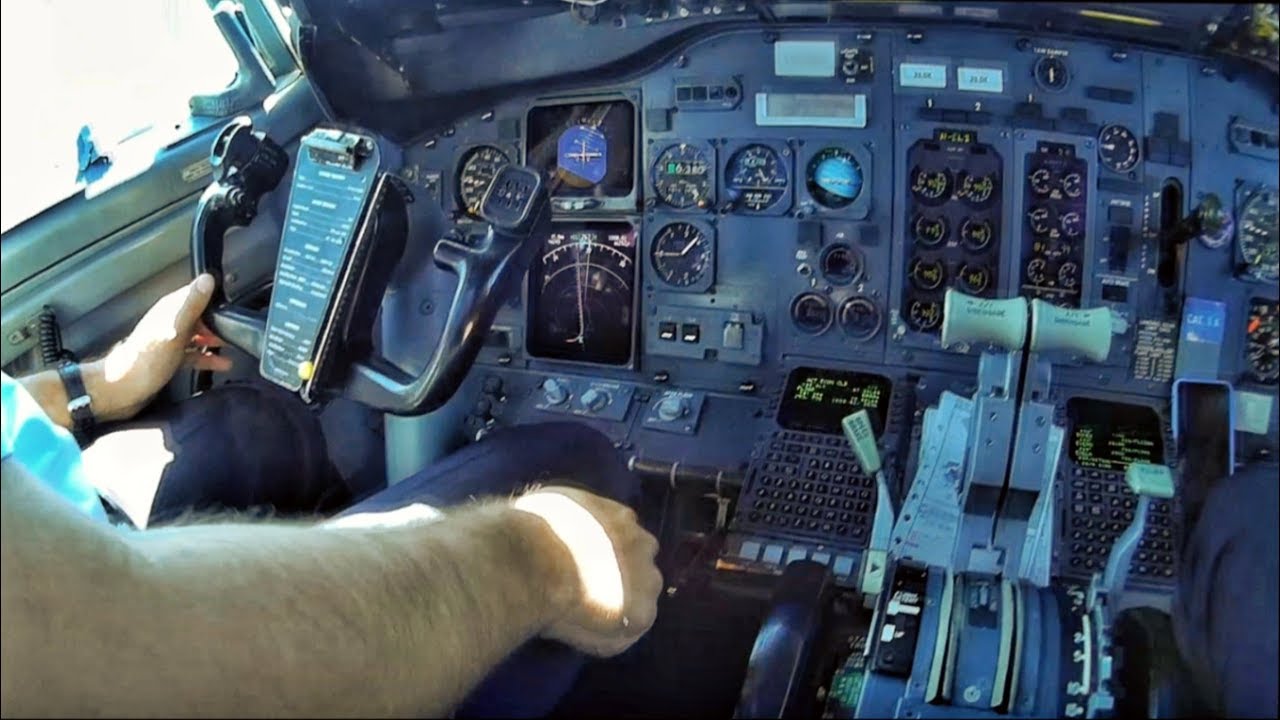 Boeing 737-400 Cockpit Takeoff from Larnaca | Flight from the Cockpit | Pilot's View GoPro
