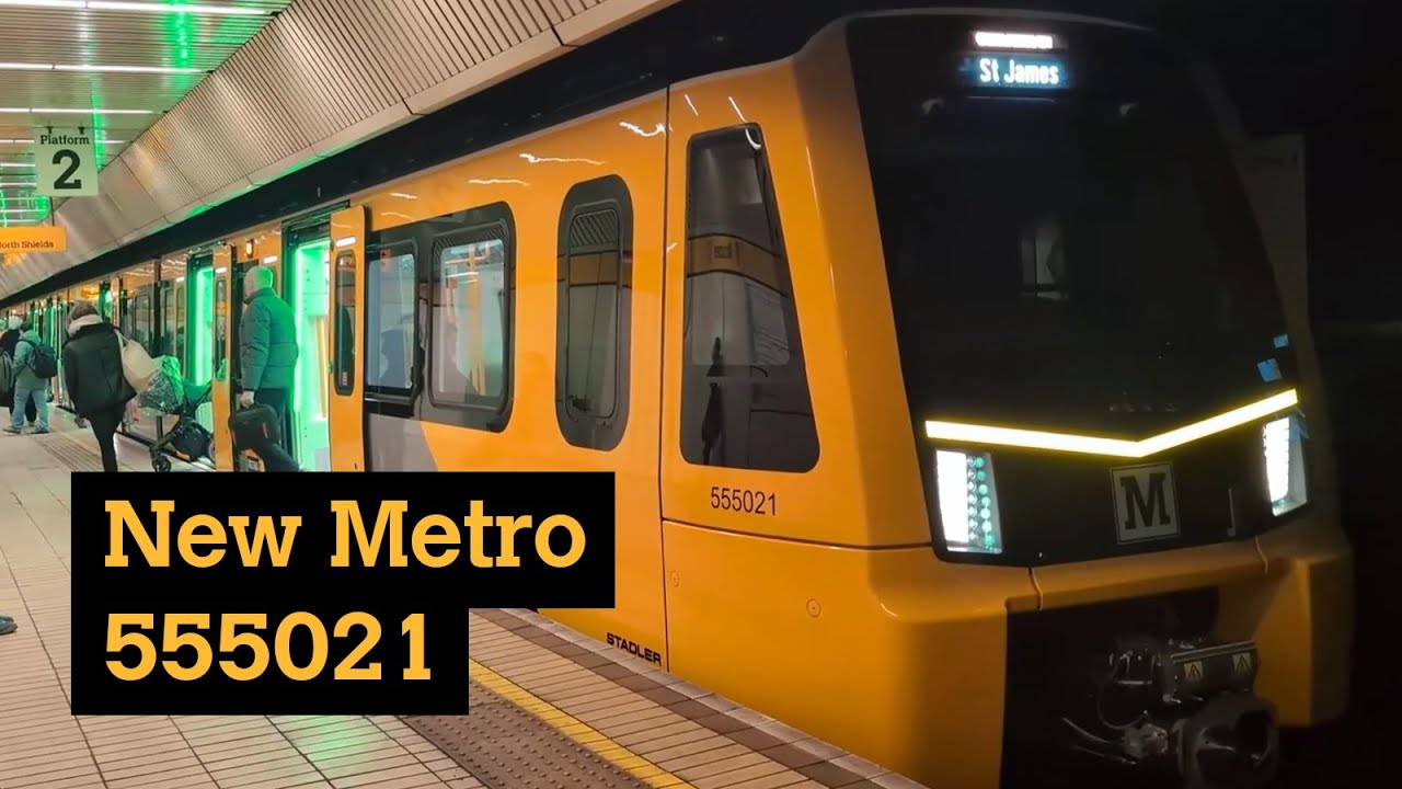 New Tyne and Wear Metro Class 555 555021 @ Monument in Service